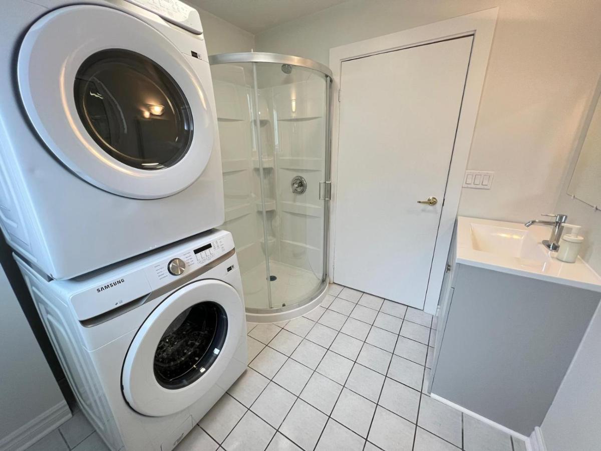 Letitia Heights !B Spacious And Quiet Private Bedroom With Shared Bathroom Barrie Luaran gambar